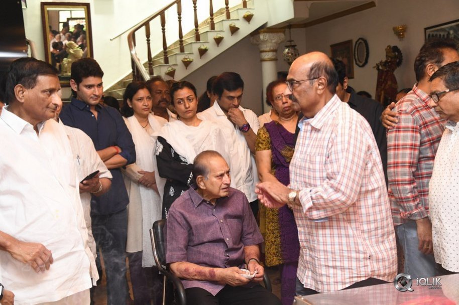 Celebrities-Pay-Homage-to-Vijaya-Nirmala-Garu